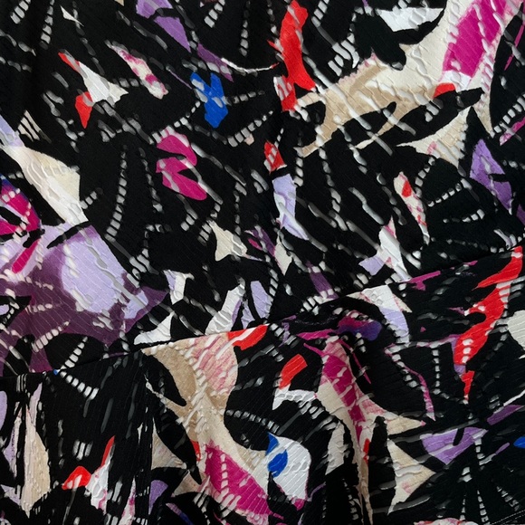 Dana Buchman, Large sleeveless top with an asynmetrical bottom - Picture 6 of 6